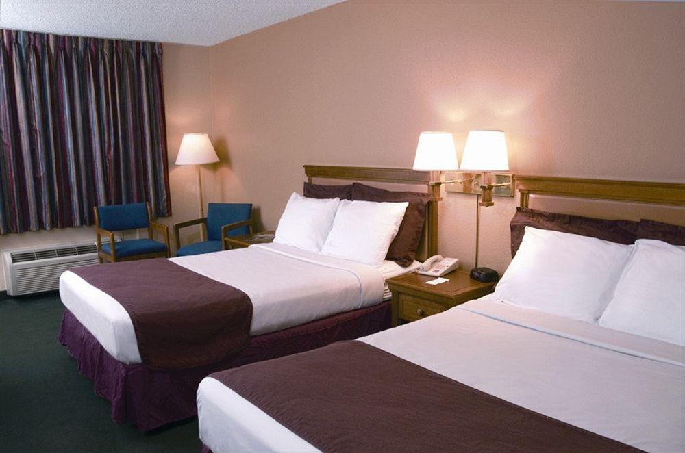 בראנסון American Eagle Inn & Suites חדר תמונה