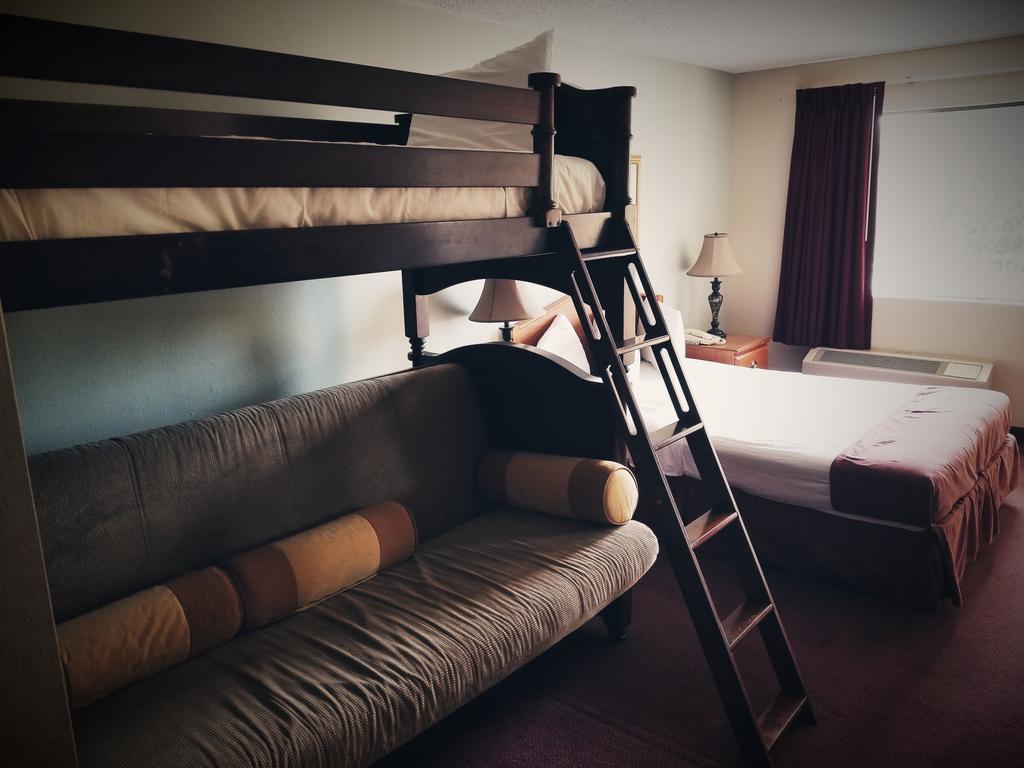 בראנסון American Eagle Inn & Suites מראה חיצוני תמונה