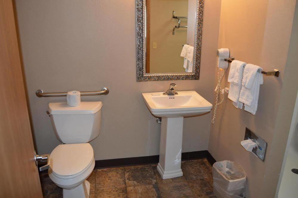 בראנסון American Eagle Inn & Suites מראה חיצוני תמונה