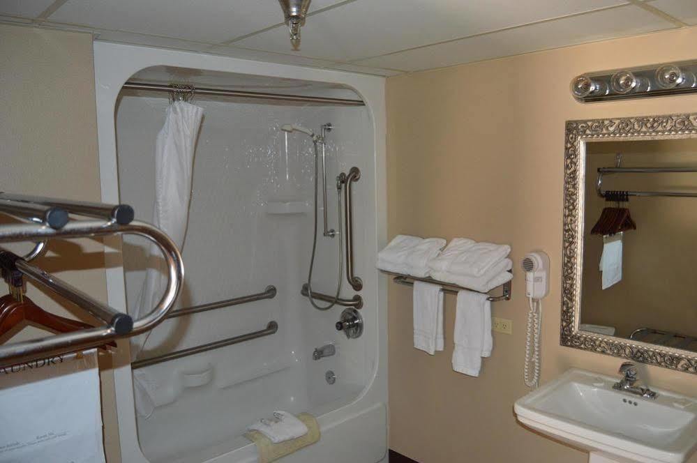 בראנסון American Eagle Inn & Suites מראה חיצוני תמונה