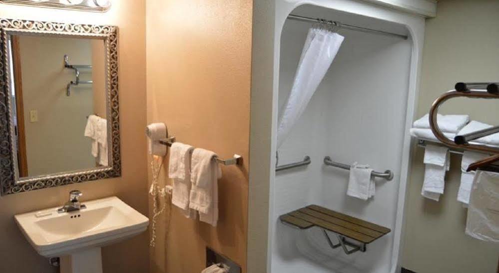 בראנסון American Eagle Inn & Suites מראה חיצוני תמונה